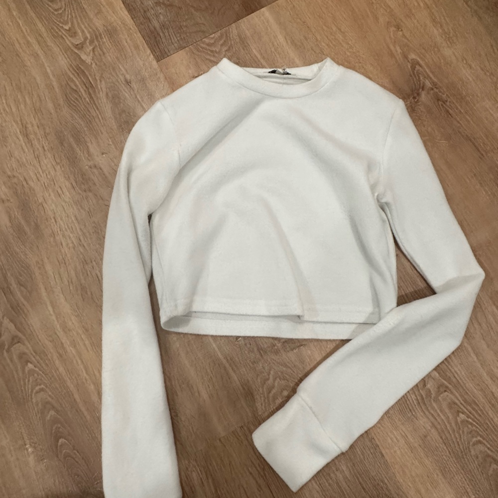 Soft long sleeve cropped shirt